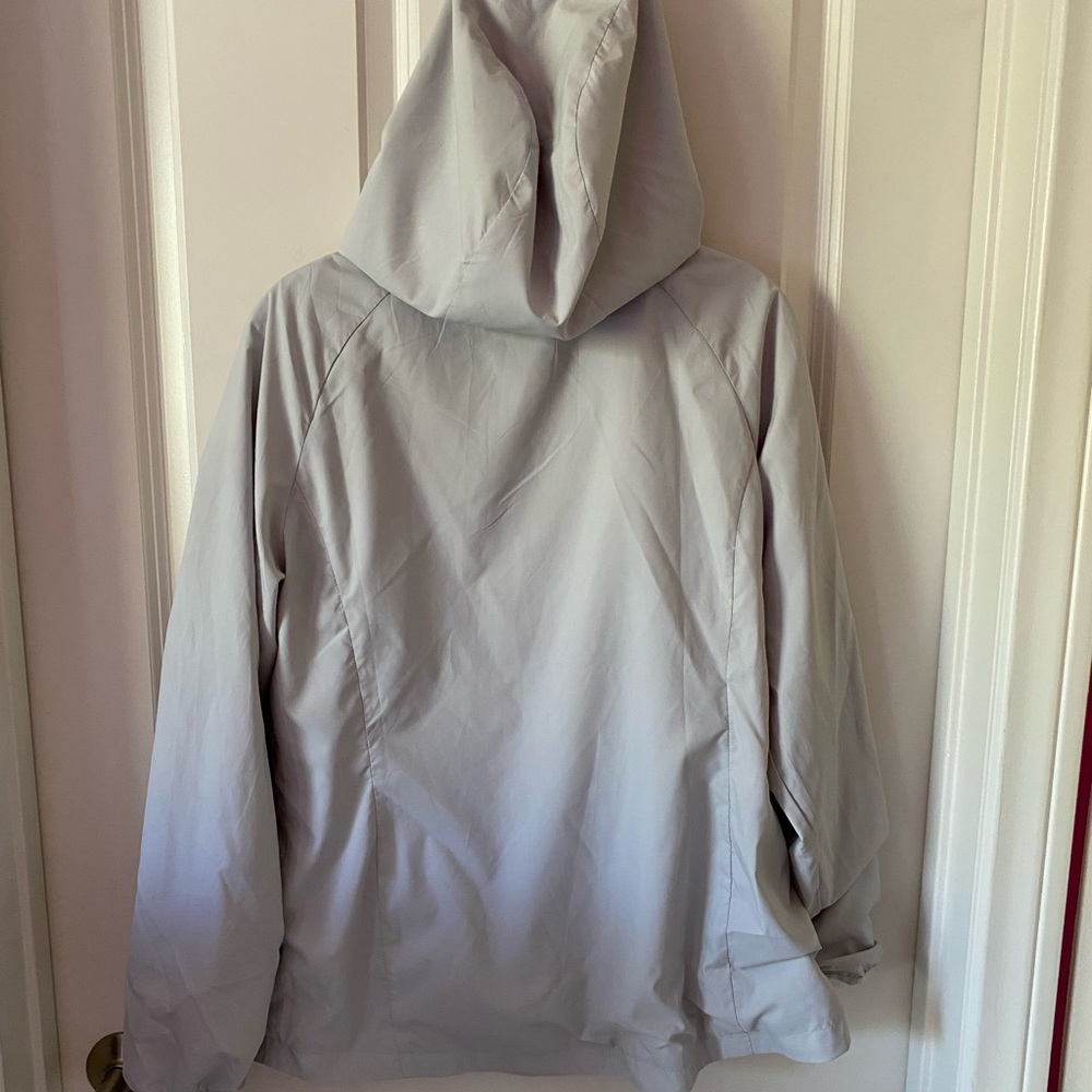 🛑 like new jacket. Medium but will fit large 10/12 as well.